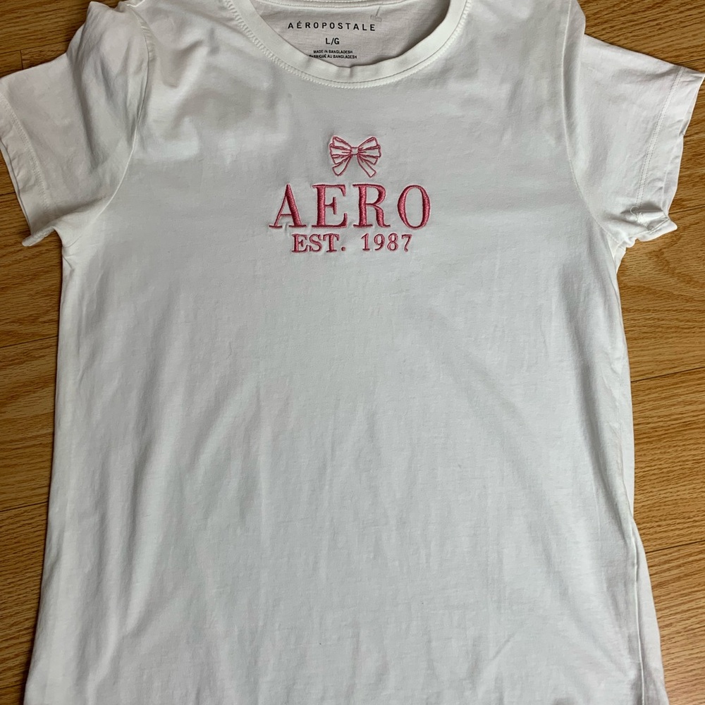 New Aeropostale White Short Sleeve Tee with Pink Embroidered Logo